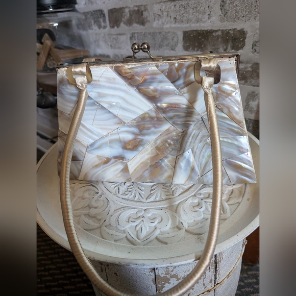 Vintage Mod mother of pearl clasp handbag - Picture 3 of 8